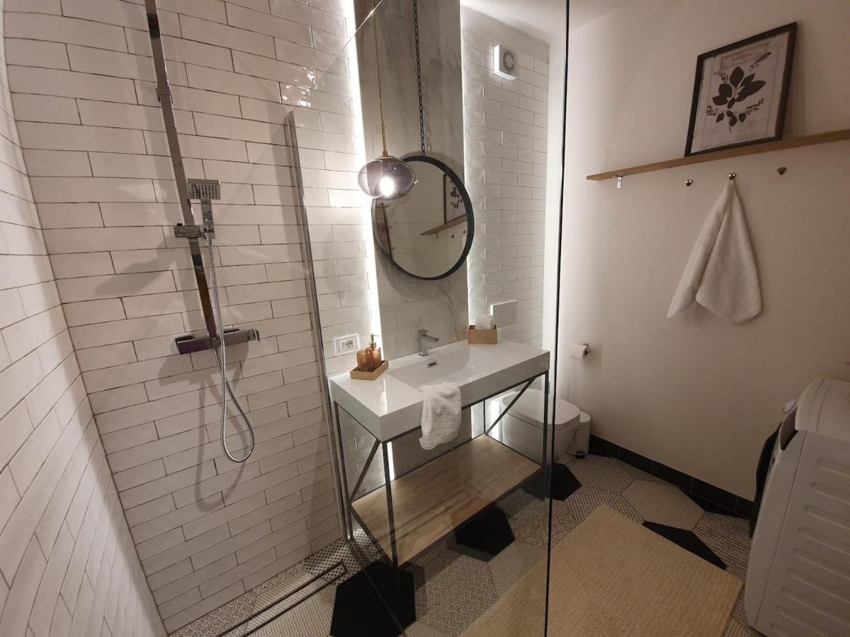 The Mirror Guesthouse - Terme Мерано Экстерьер фото