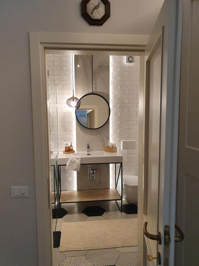 The Mirror Guesthouse - Terme Мерано Экстерьер фото
